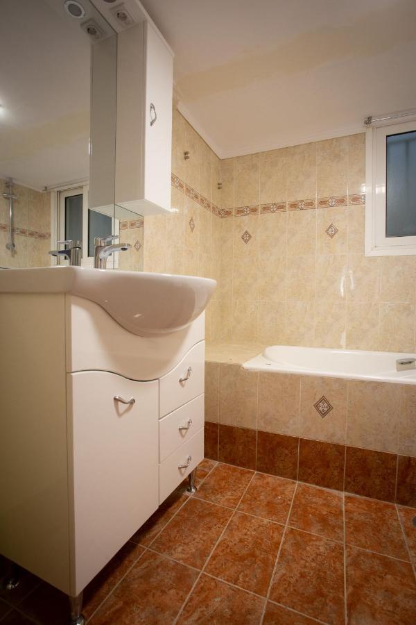 Efis Apartment Down Town Perfect Location 나프팍토스 외부 사진